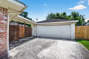 7707 Burning Hills Dr, Houston, TX 77071 - Photo 43