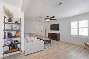 110 Dozent Ln, Baytown, TX 77521 - Photo 9