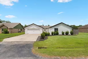 110 Dozent Ln, Baytown, TX 77521 - Photo 1