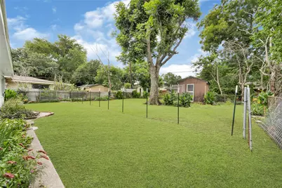 5714 Peacock Street, Houston, TX 77033 - Photo 3
