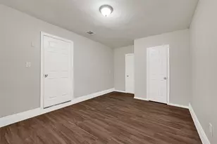 5714 Peacock St, Houston, TX 77033 - Photo 19