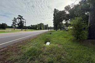 2103 E Houston Ave, Crockett, TX 75835 - Photo 11