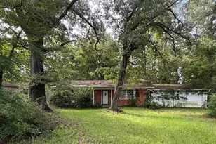 2103 E Houston Ave, Crockett, TX 75835 - Photo 1