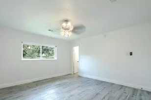 9818 Toucan Ln, Conroe, TX 77385 - Photo 11