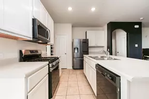 10010 Yanet Grove Ln, Houston, TX 77044 - Photo 11