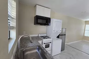 8703 Berndale St, Houston, TX 77029 - Photo 7