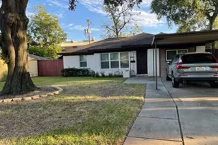 8565 Hiridge St, Houston, TX 77055 - Photo 1