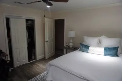 8565 Hiridge Street, Houston, TX 77055 - Photo 5