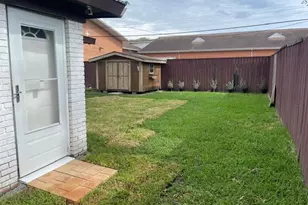 8565 Hiridge St, Houston, TX 77055 - Photo 13