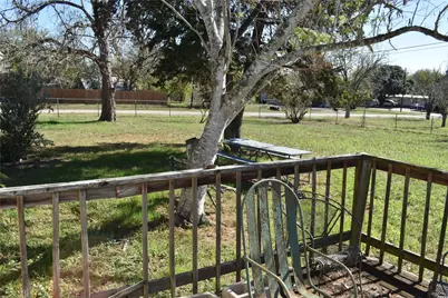 315 N Avenue D, Waelder, TX 78959 - Photo 35