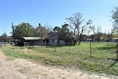 315 N Avenue D, Waelder, TX 78959 - Photo 37