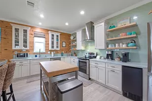 858 E Rd, Crystal Beach, TX 77650 - Photo 33