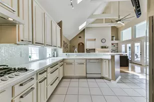 102 Del Mar St, Kemah, TX 77565 - Photo 15