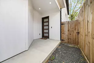 5021 Creekmont Dr, Houston, TX 77091 - Photo 3