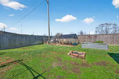 155 Horn Court, Baytown, TX 77523 - Photo 33