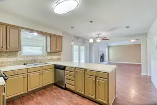 607 Rosewood Dr, Victoria, TX 77901 - Photo 15