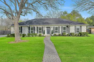 1909 Hunt Dr, Friendswood, TX 77546 - Photo 1