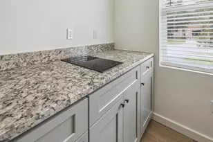 905 74th St, Houston, TX 77011 - Photo 5