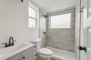 905 74th St, Houston, TX 77011 - Photo 1