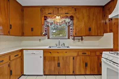 8113 White Avenue, Hitchcock, TX 77563 - Photo 9