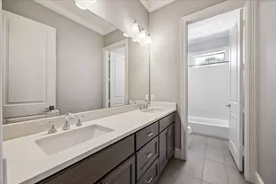 8560 Forum Dr, Houston, TX 77055 - Photo 13