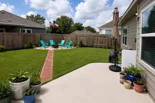 2524 Grace St, Bay City, TX 77414 - Photo 3