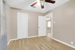 10449 Castleton St, Houston, TX 77016 - Photo 11