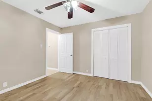 10449 Castleton St, Houston, TX 77016 - Photo 15