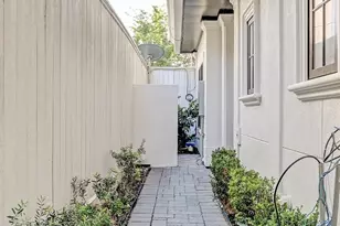 2015 McClendon St, Houston, TX 77030 - Photo 3