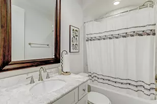 2015 McClendon St, Houston, TX 77030 - Photo 7