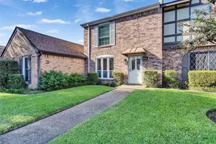 1320 Town Cir, Baytown, TX 77520 - Photo 7