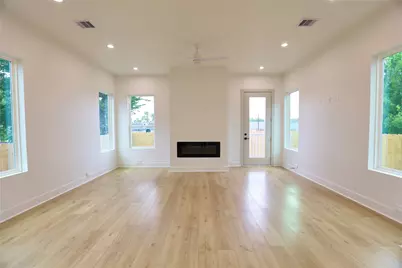510 E 37th Street, Houston, TX 77022 - Photo 13