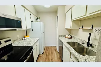1900 Bay Area Boulevard #136, Houston, TX 77058 - Photo 7