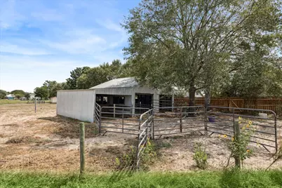 806 W Hacienda, Bellville, TX 77418 - Photo 31