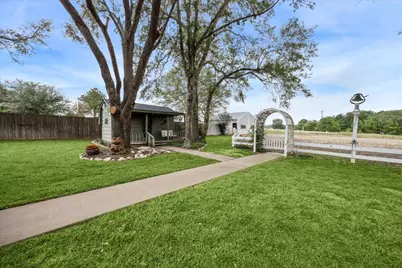 806 W Hacienda, Bellville, TX 77418 - Photo 27