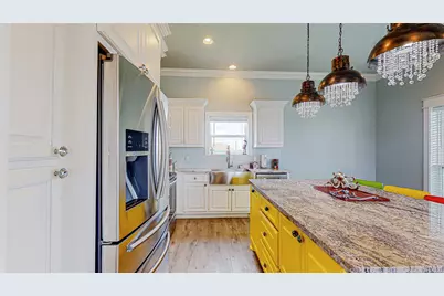 967 Meynig Dr, Crystal Beach, TX 77650 - Photo 9