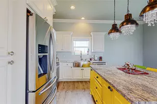 967 Meynig Dr, Crystal Beach, TX 77650 - Photo 9