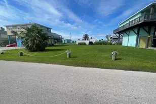 967 Meynig Dr, Crystal Beach, TX 77650 - Photo 3