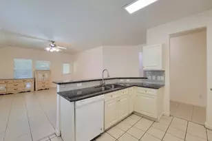 3010 Stonecross Ln, Dickinson, TX 77539 - Photo 17