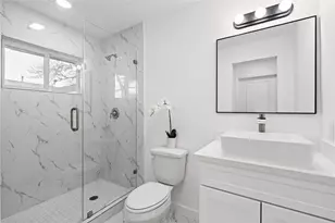 5023 Redstart St, Houston, TX 77035 - Photo 27