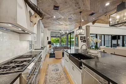 1525 Travis Street, Columbus, TX 78934 - Photo 9