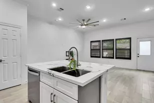 7923 Bonaire St, Houston, TX 77028 - Photo 9