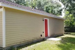 1110 N 9th St, Conroe, TX 77301 - Photo 5