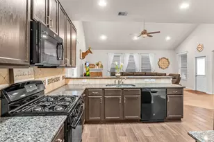 2325 Garden Square Path, Spring, TX 77386 - Photo 9