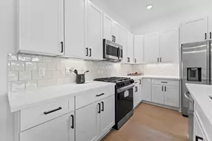 8305 Springwood Crk Ln, Houston, TX 77055 - Photo 15