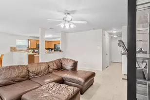 12707 Sandbur Valley Way, Houston, TX 77045 - Photo 9
