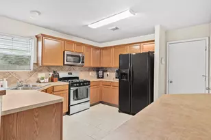 12707 Sandbur Valley Way, Houston, TX 77045 - Photo 7
