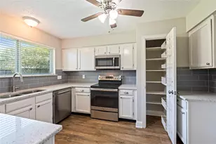 2793 Wood Hollow Dr, League City, TX 77573 - Photo 13