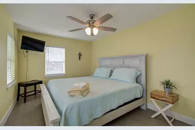 21225 Gulf Dr, Galveston, TX 77554 - Photo 7