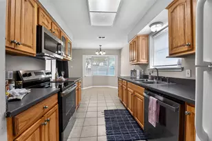 16019 Mill Point Dr, Houston, TX 77059 - Photo 11